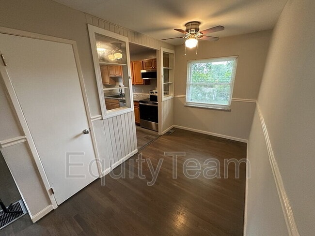 Building Photo - 5106 Chantilly Dr