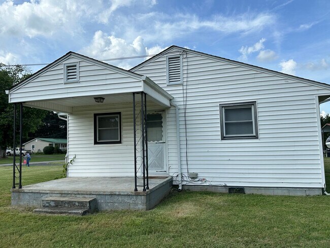 Foto del edificio - IMMACULATE ONE LEVEL HOME AVAILABLE IN SUR...