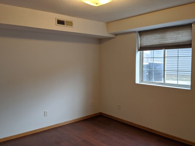 Foto del edificio - 2-bedroom, 1-bath condo on Holiday Rd