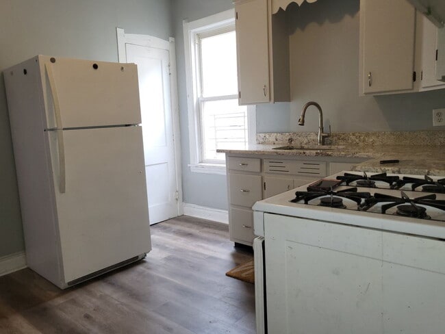 Foto del edificio - 1651 N Central Ave