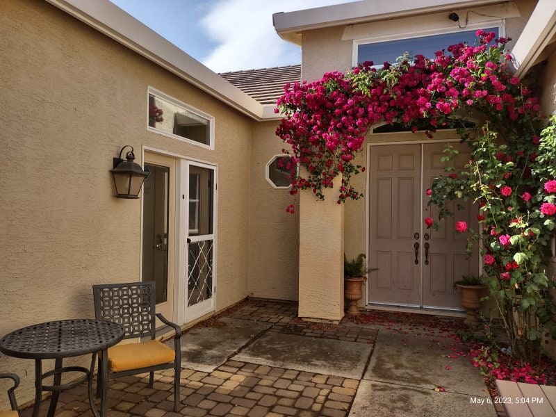 entrance on the left - 2963 Audubon Cir