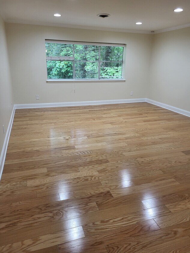 1822 N Elm St Unit f, Greensboro, NC 27408 Condo for Rent in