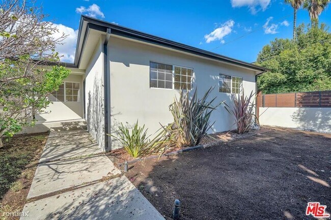Building Photo - 3 br, 2 bath House - 927 Burrell St