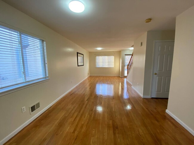 Foto del edificio - 2184 S Railroad Ave