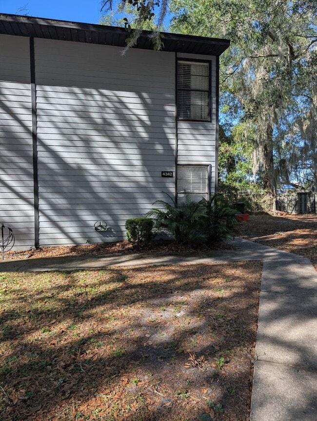 Building Photo - 4342 SW 20th Ln