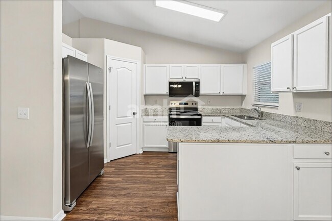 Foto del edificio - 331 Valley Edge Dr