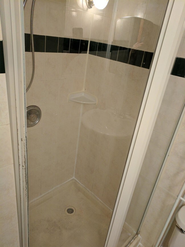 Foto del edificio - 8408 Adelphi Rd