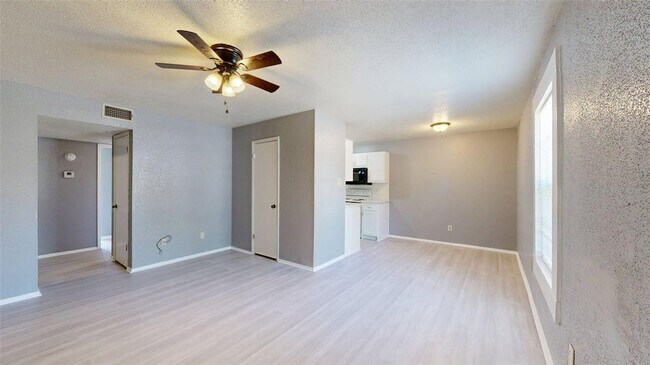 Foto del edificio - 1524 Pine Ridge Dr