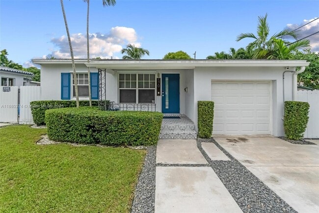 Building Photo - 570 SW 45th Ave