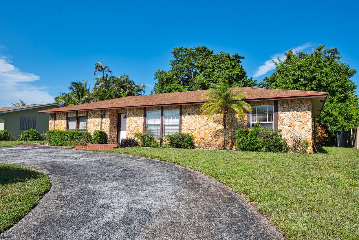 3910 NW 4th Ct, Boca Raton, FL 33431 House for Rent in Boca Raton, FL