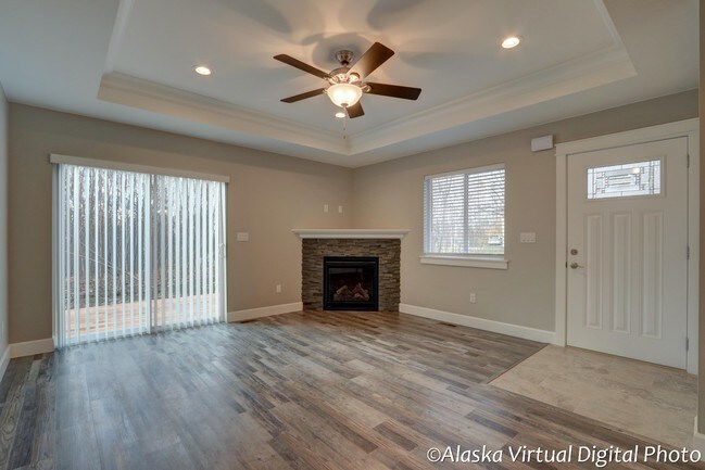 Building Photo - 551 W Holiday Dr