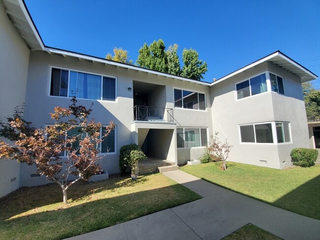 Building Photo - 1714 Grevelia St