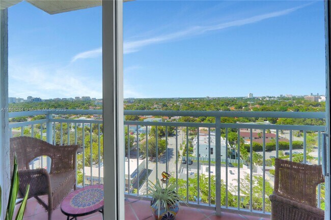 Foto del edificio - 3000 Coral Way