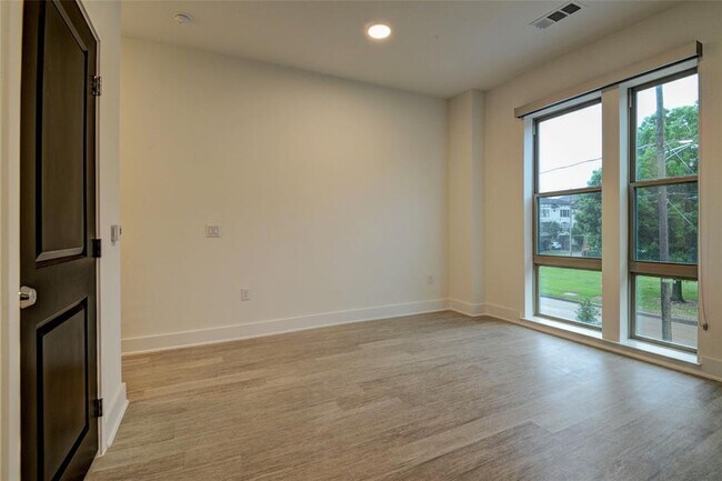 Foto del edificio - 6400 Washington St