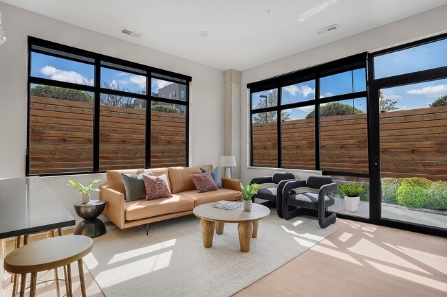 Building Photo - The Whitney