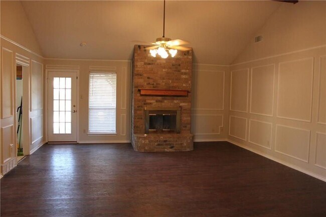 Foto del edificio - 1317 Oak Harbor Blvd