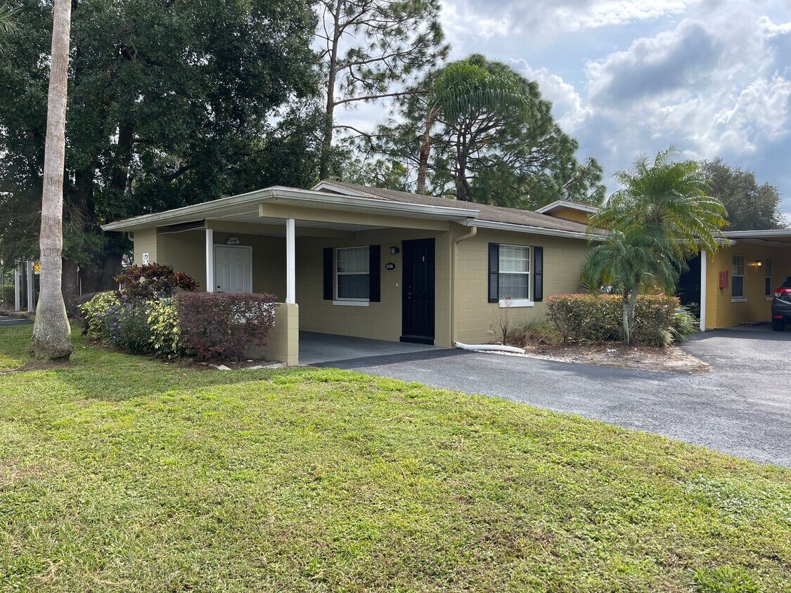 Primary Photo - 2 Bed / 1 Bath Villa Style Condo In the He...