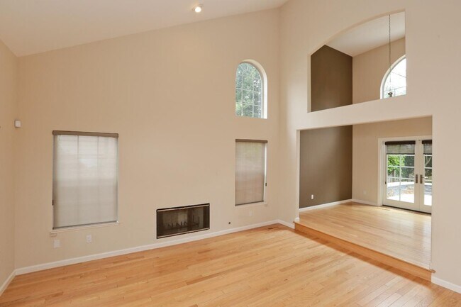 Building Photo - 996 Solana Ct