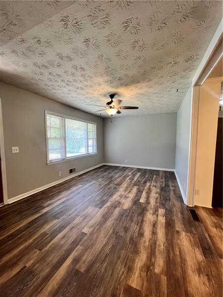 Building Photo - 1055 W Roberts Dr