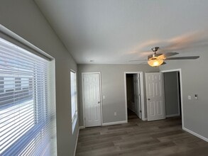 Building Photo - 301 W 7th St