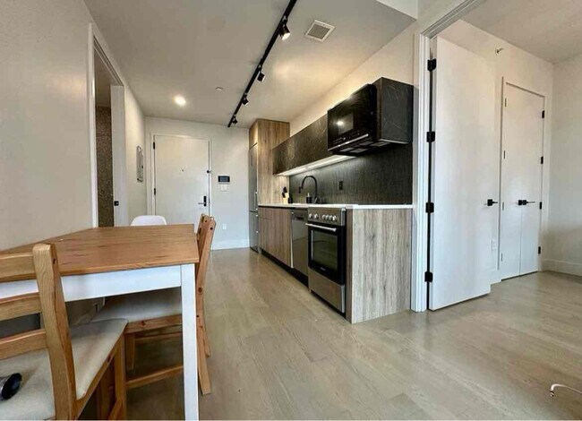 Foto del edificio - 885 Rogers Ave