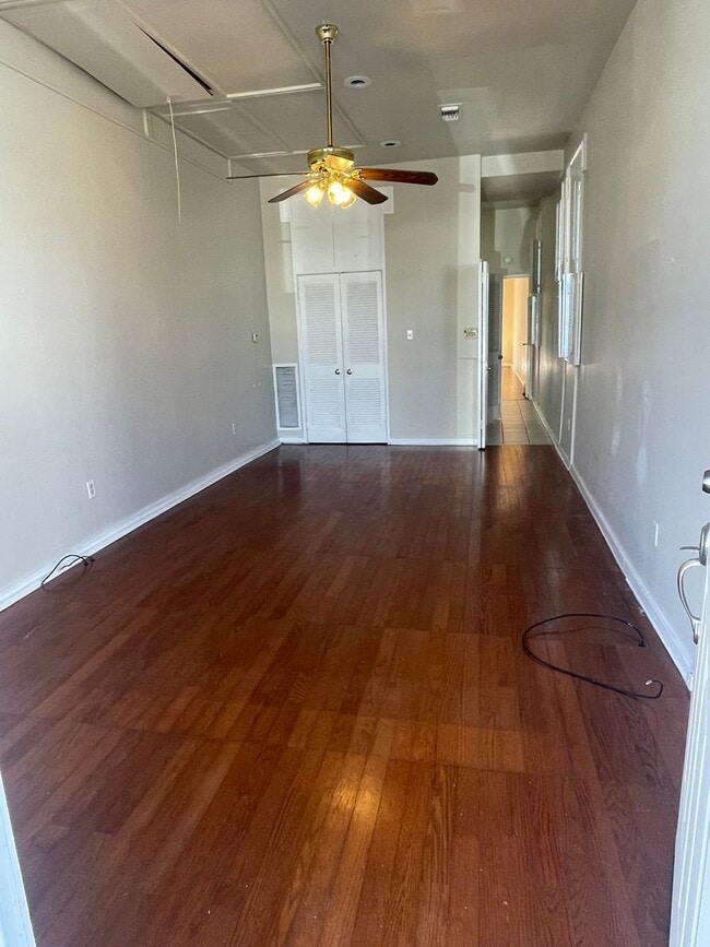 Building Photo - 1BD/1BA Uptown, w/ Private Fenced In Court...