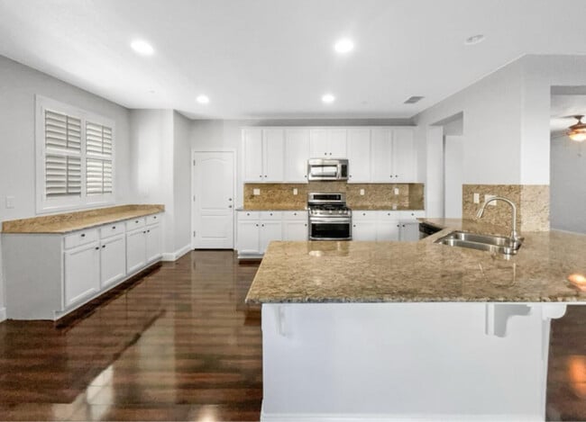 Building Photo - 8261 Red Rock Dr