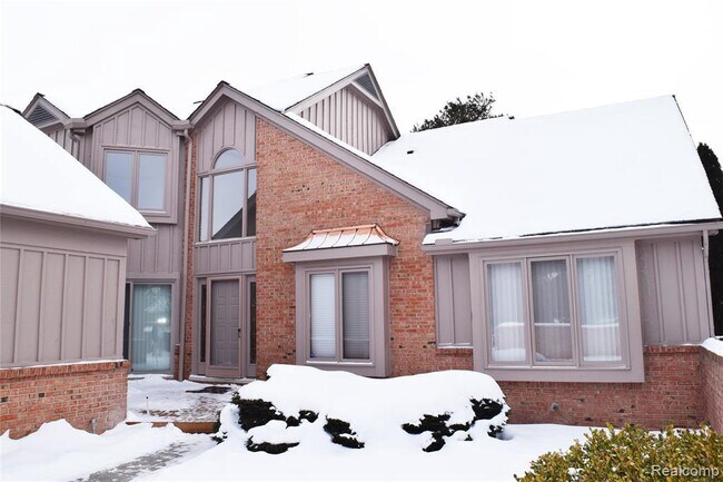 Building Photo - 37645 Amber Dr