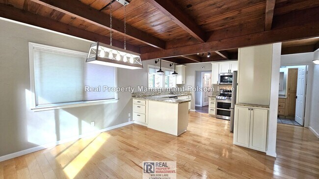Foto del edificio - Private Wooded Retreat on 2 Acres – 4BR 2Bath Home with Space for Animals, Fruit Trees & Seasonal...