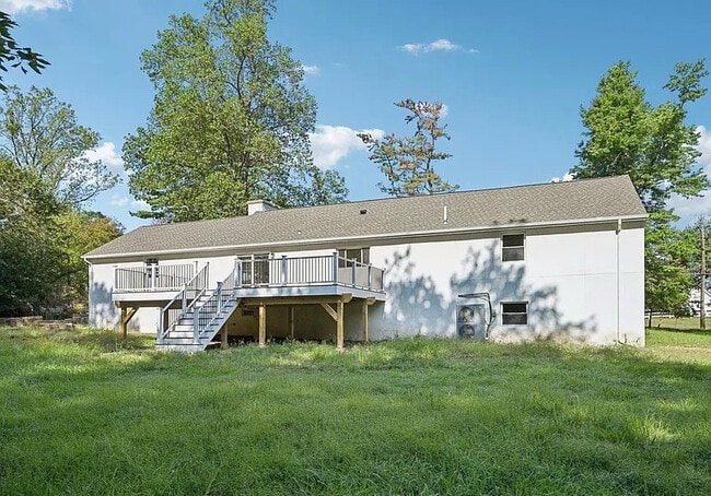 Building Photo - 711 E Butler Pike