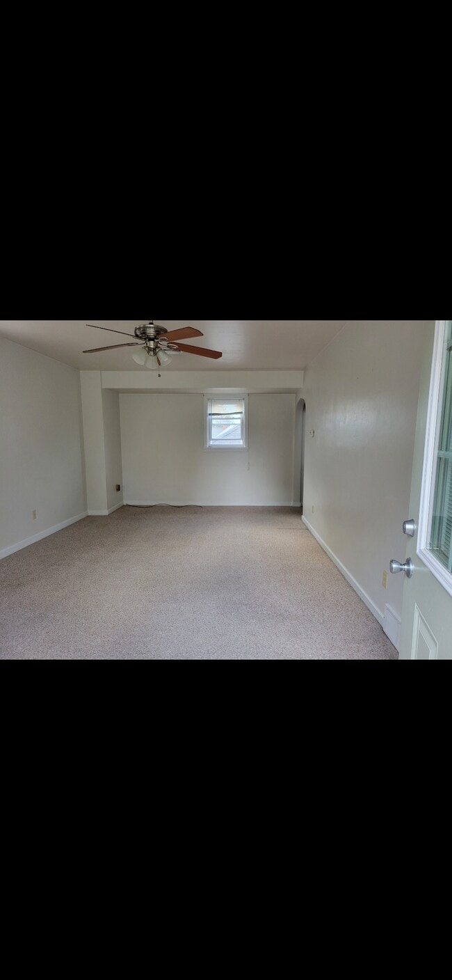 Sala de estar - 112 Underwood Ave