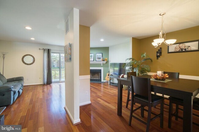 Foto del edificio - 32 Lovett Ct