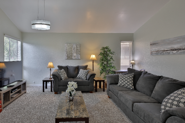 Building Photo - 4400 Parkwood Ct