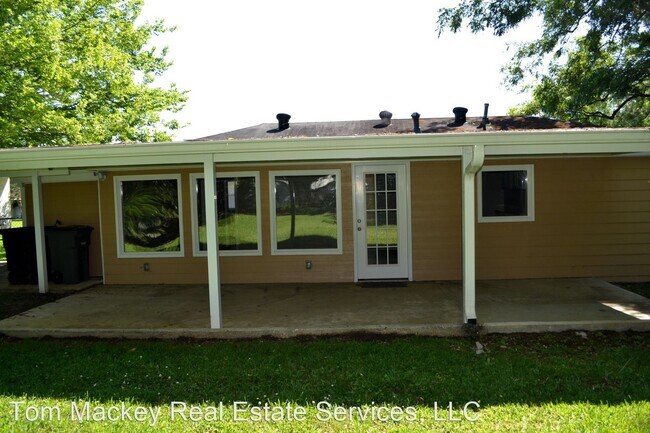 Building Photo - 4 br, 2 bath House - 2350 E. Contour Dr.