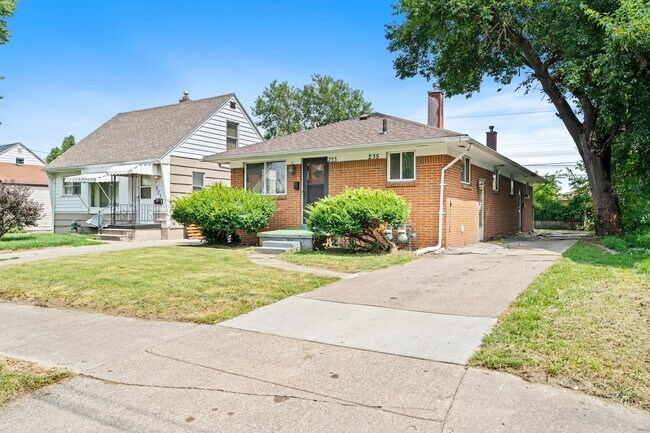 Building Photo - 233 Dearborn Ave