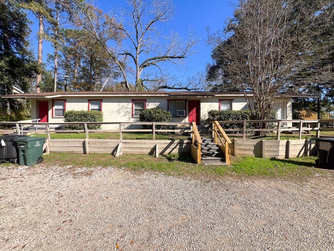 Building Photo - Small but adequate