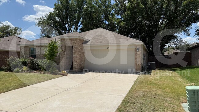 Building Photo - 2210 Alamo Rd