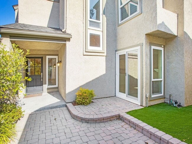Building Photo - 4 Bedroom Townhome in Laguna Niguel