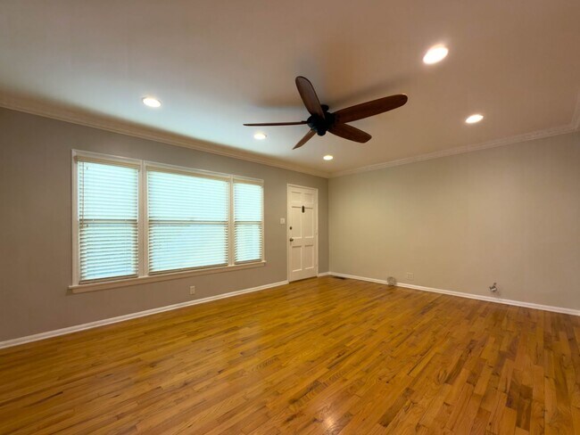 Foto del edificio - 10428 Riverside Dr