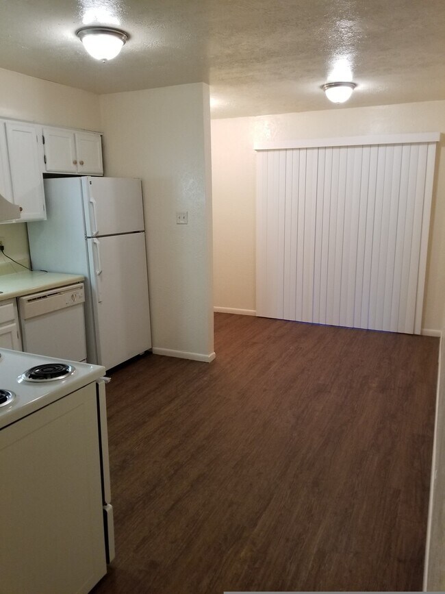 Foto del edificio - College Station - 2 bedroom / 1 bath Duple...