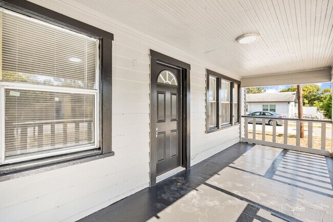 Foto del edificio - 1128 Belleair Rd