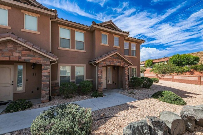 Foto del edificio - Beautiful Fossil Hills END UNIT!!