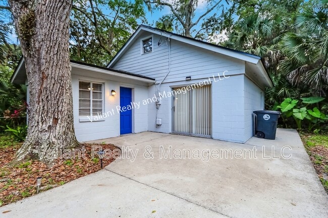 Building Photo - 246 Jasmine St