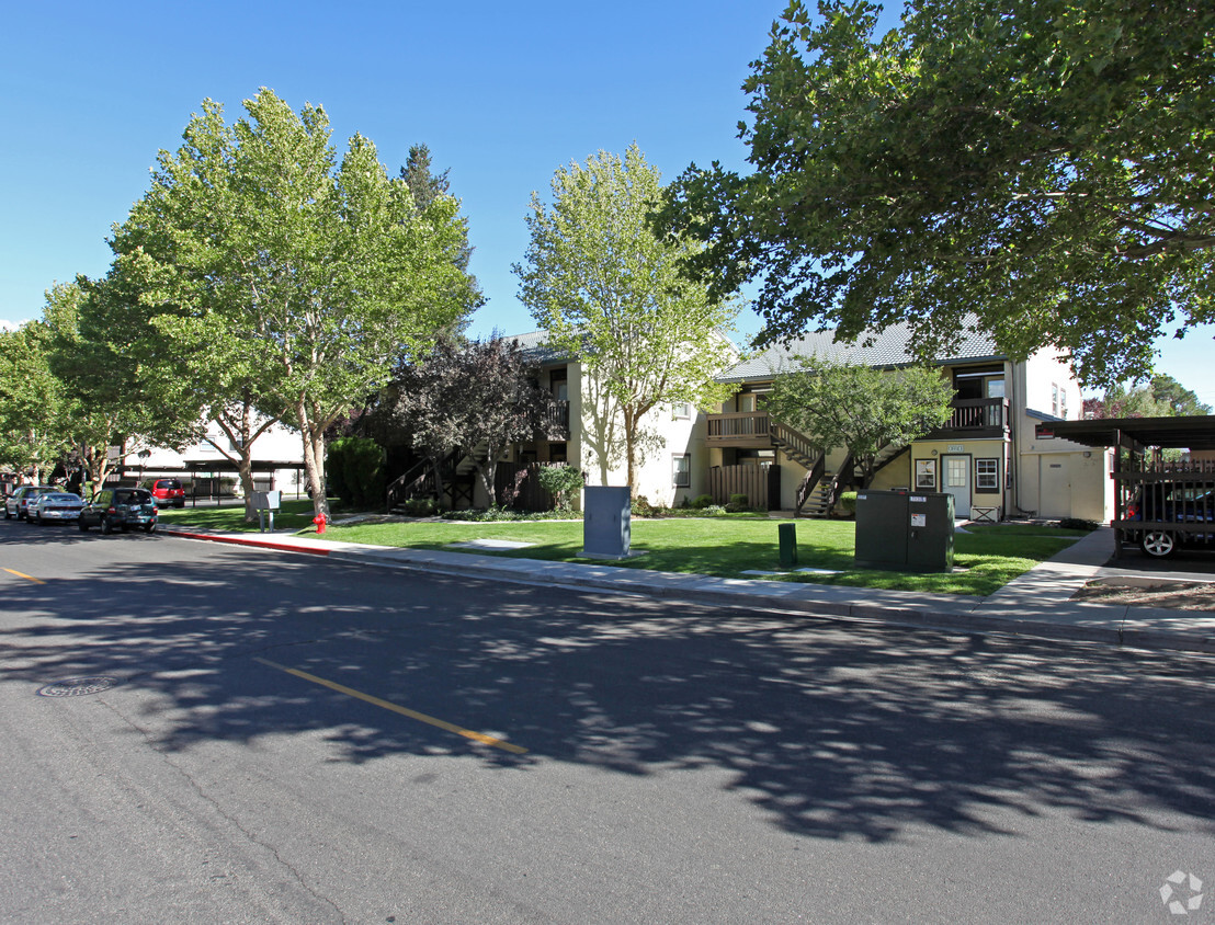 Foto del edificio - Lakeside Village Apartments