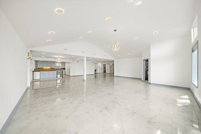 Foto del edificio - 1068 Chimney Rock Rd