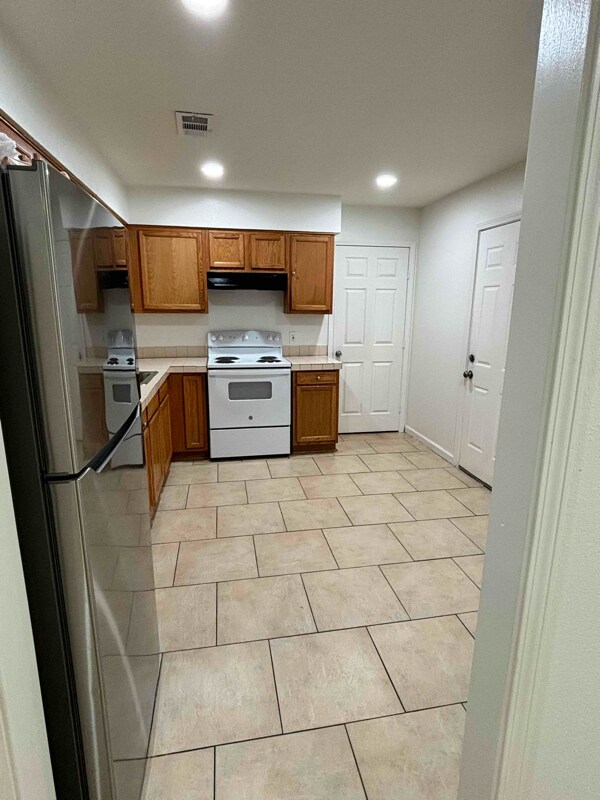 Building Photo - 226 Duke Dr