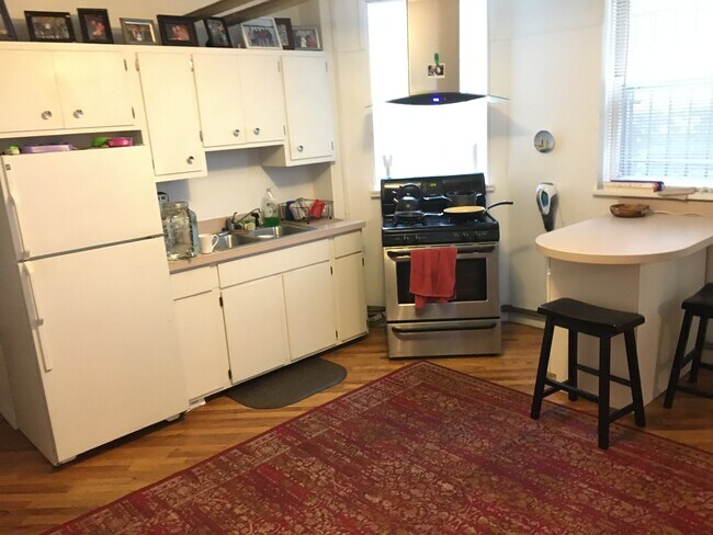 Kitchen - 2449 N Fairfield Ave