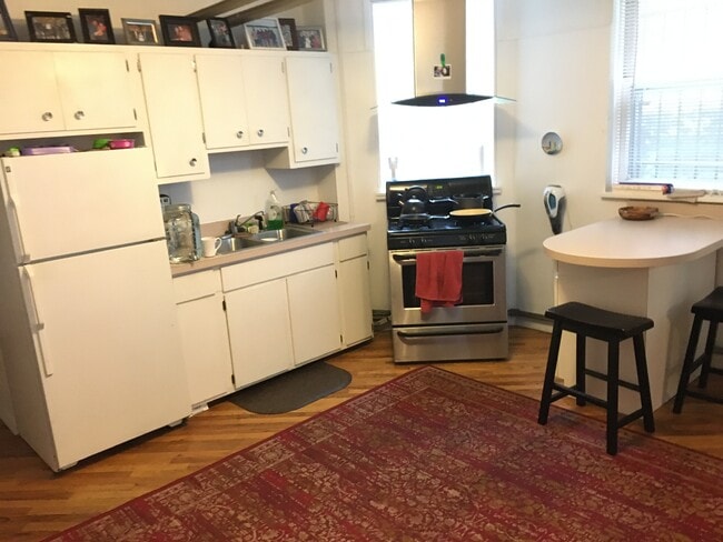 Kitchen - 2449 N Fairfield Ave