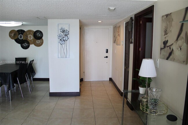 Foto del edificio - 200 178th Dr