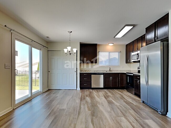 Building Photo - 730 Emerald Dr